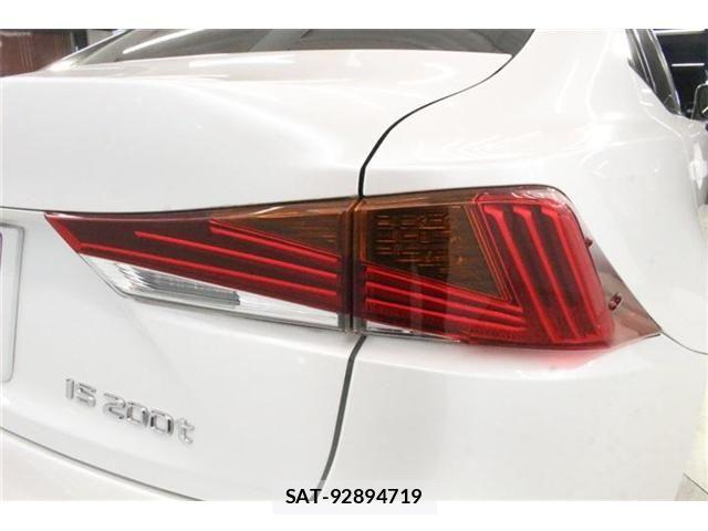 Lexus IS 2016-12 8208354-16