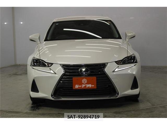 Lexus IS 2016-12 8208354-1
