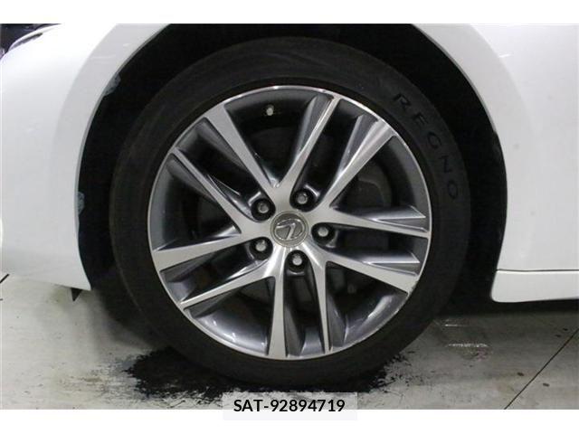 Lexus IS 2016-12 8208354-21