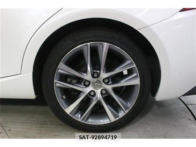 Lexus IS 2016-12 8208354-22