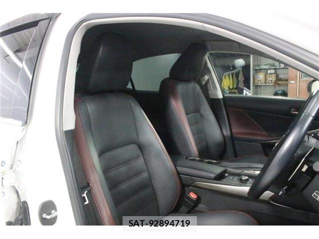Lexus IS 2016-12 8208354-24