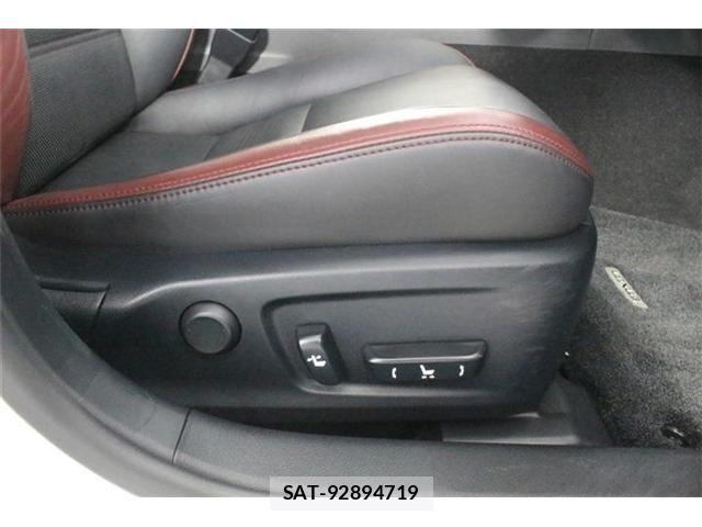 Lexus IS 2016-12 8208354-25