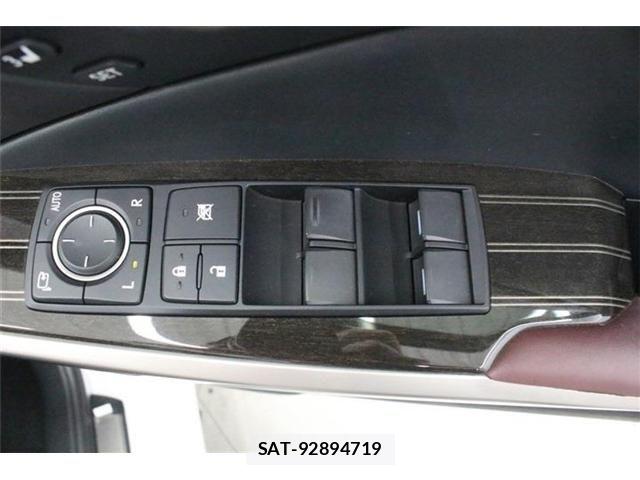 Lexus IS 2016-12 8208354-28