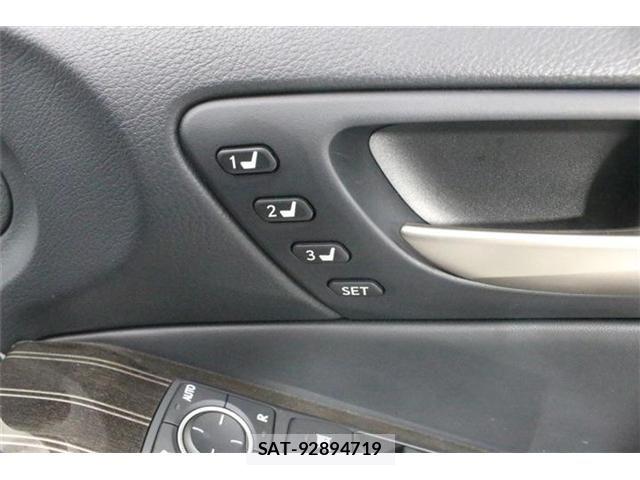 Lexus IS 2016-12 8208354-29
