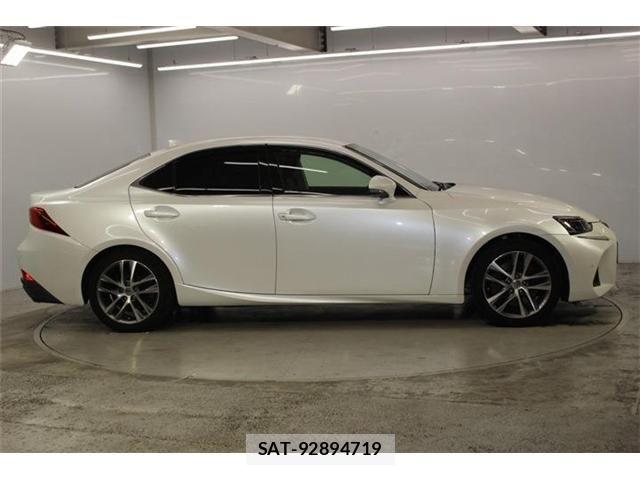 Lexus IS 2016-12 8208354-3