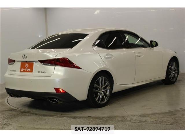 Lexus IS 2016-12 8208354-4