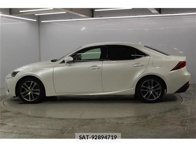 Lexus IS 2016-12 8208354-7