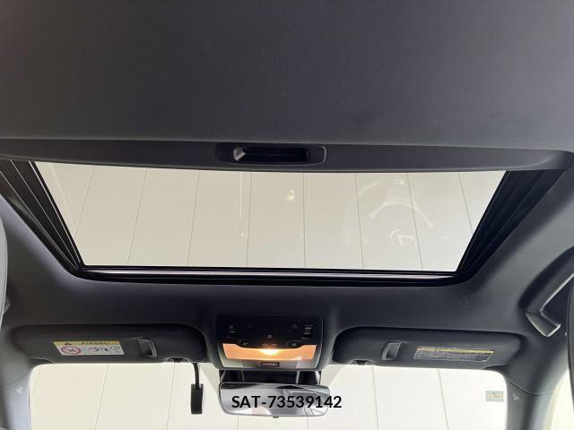 Lexus IS 2017-03 8208352-10
