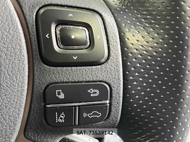 Lexus IS 2017-03 8208352-17