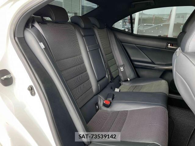 Lexus IS 2017-03 8208352-19