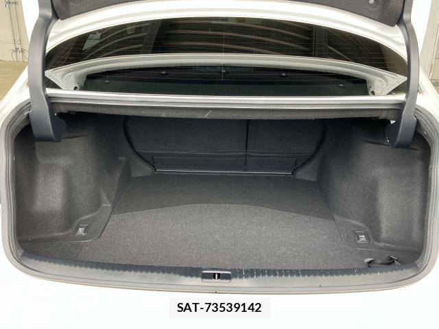 Lexus IS 2017-03 8208352-20