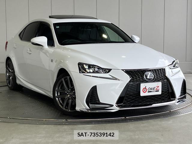Lexus IS 2017-03 8208352-23