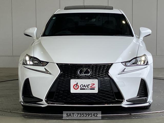 Lexus IS 2017-03 8208352-24