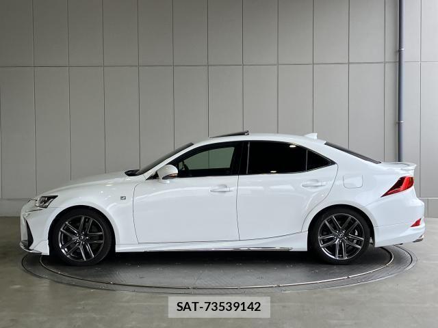 Lexus IS 2017-03 8208352-27