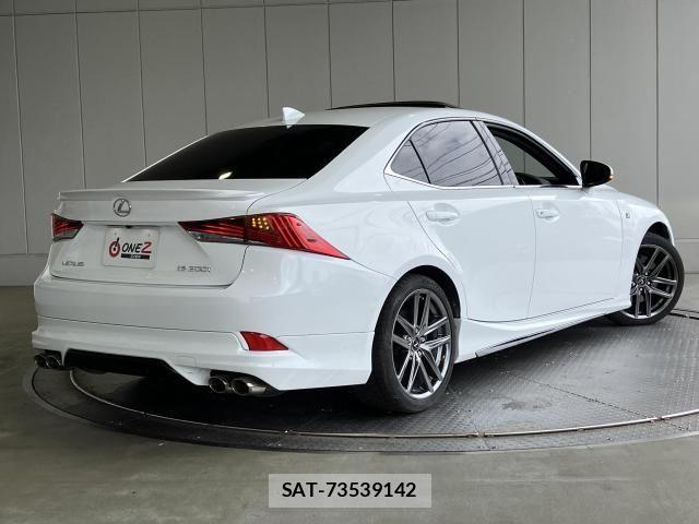 Lexus IS 2017-03 8208352-28