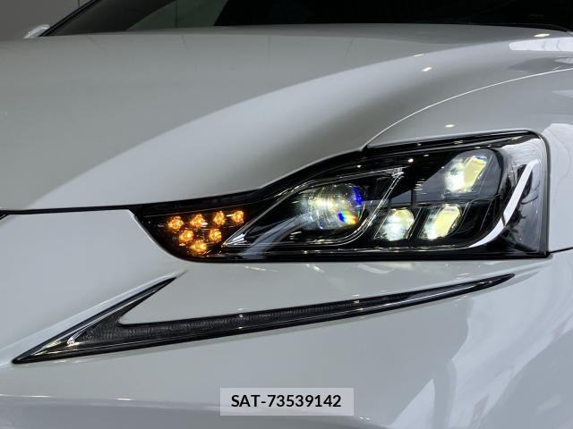 Lexus IS 2017-03 8208352-2