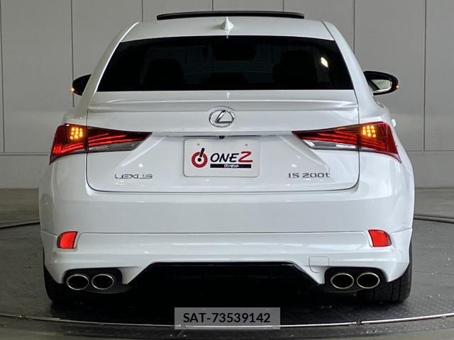 Lexus IS 2017-03 8208352-29