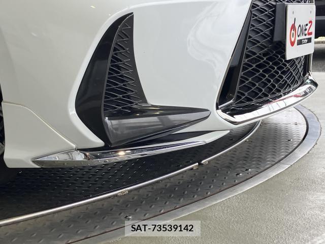Lexus IS 2017-03 8208352-5