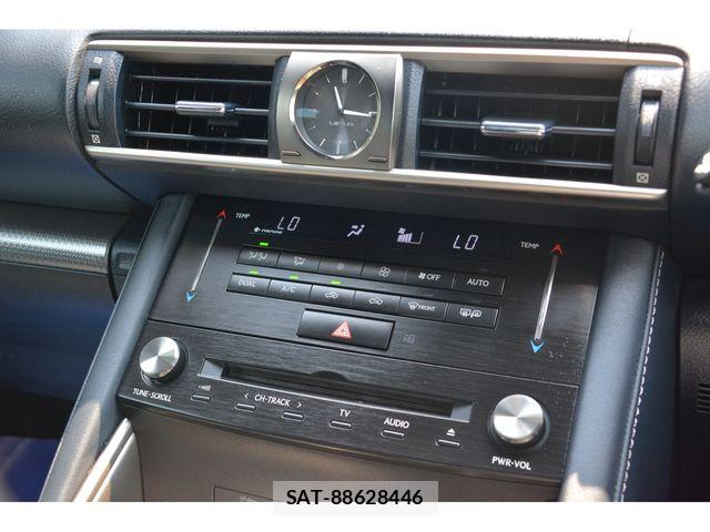 Lexus IS 2016-11 8354840-11