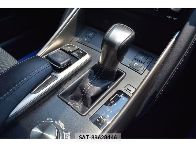 Lexus IS 2016-11 8354840-13