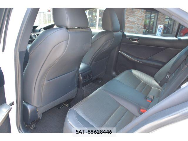 Lexus IS 2016-11 8354840-17