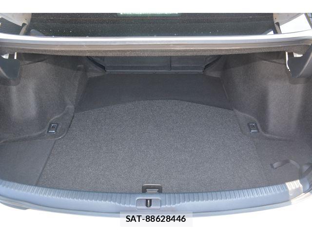Lexus IS 2016-11 8354840-18