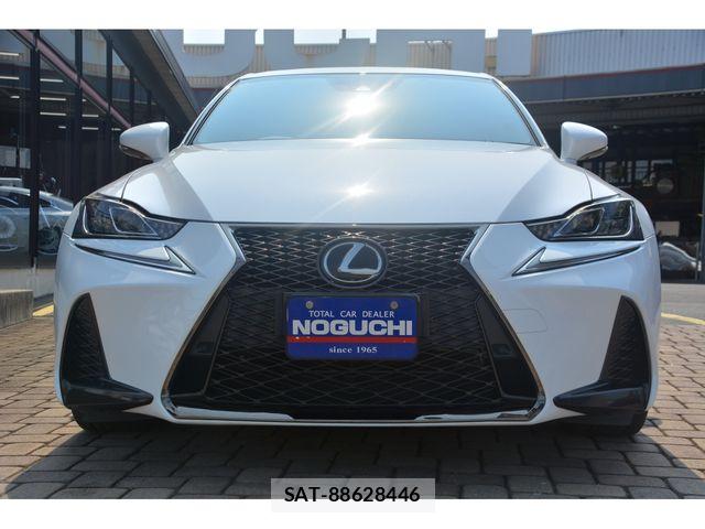 Lexus IS 2016-11 8354840-1