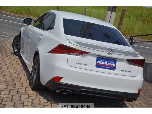 Lexus IS 2016-11 8354840-20