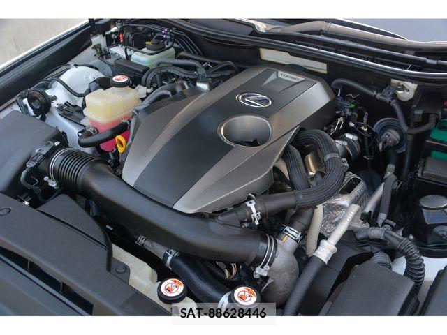 Lexus IS 2016-11 8354840-22