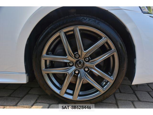 Lexus IS 2016-11 8354840-23
