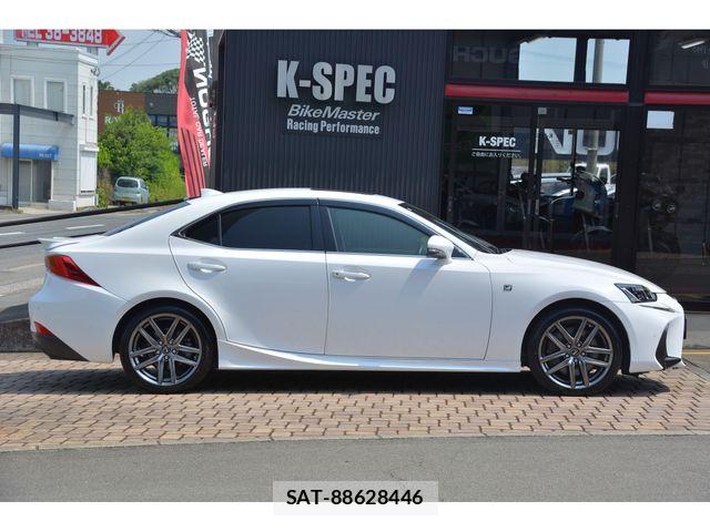 Lexus IS 2016-11 8354840-3