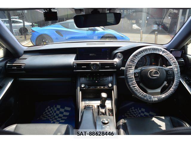 Lexus IS 2016-11 8354840-6
