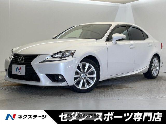 Lexus IS 2016-04 8666386-0