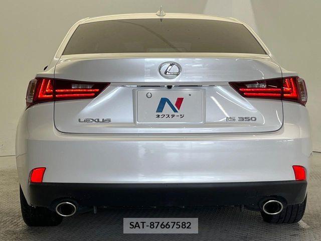 Lexus IS 2016-04 8666386-14
