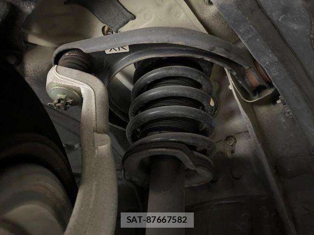 Lexus IS 2016-04 8666386-18
