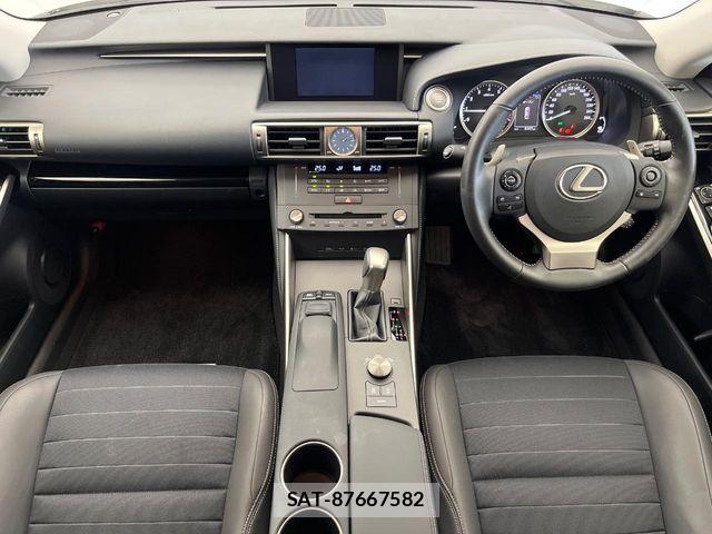 Lexus IS 2016-04 8666386-1