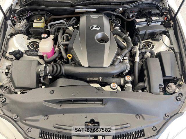 Lexus IS 2016-04 8666386-19