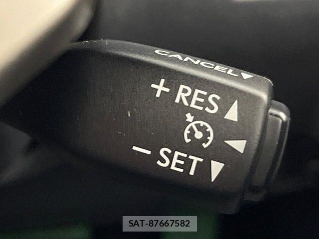 Lexus IS 2016-04 8666386-4