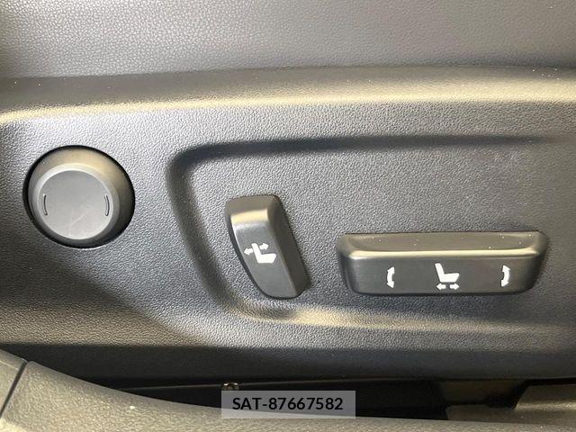 Lexus IS 2016-04 8666386-5