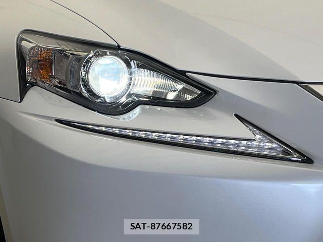Lexus IS 2016-04 8666386-8