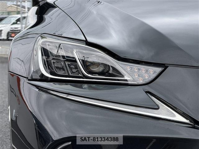 Lexus IS 2017-01 8666387-10