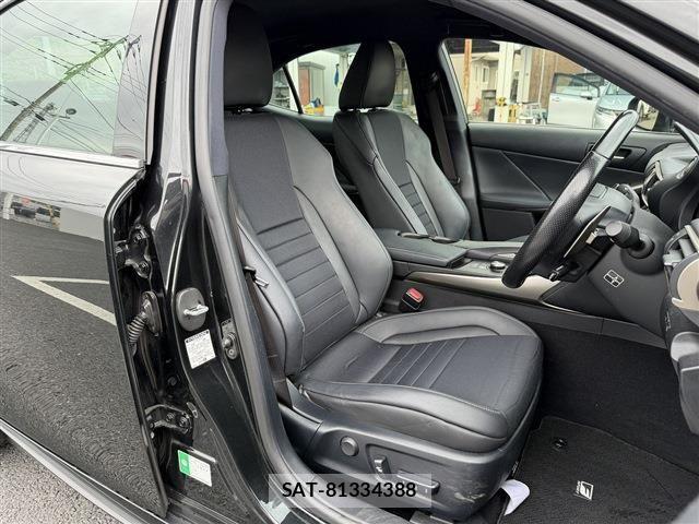 Lexus IS 2017-01 8666387-13