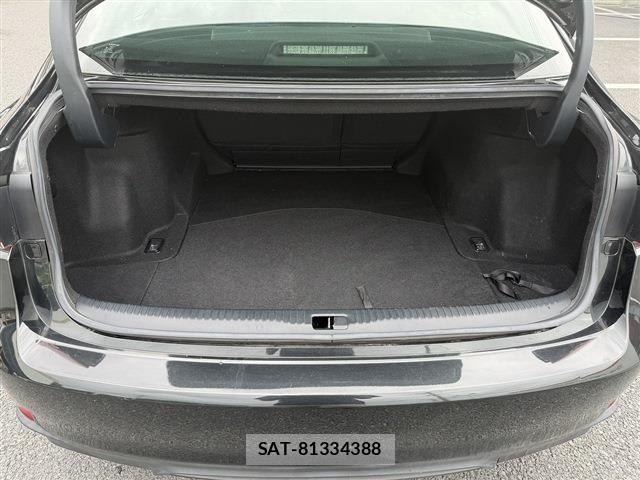 Lexus IS 2017-01 8666387-15