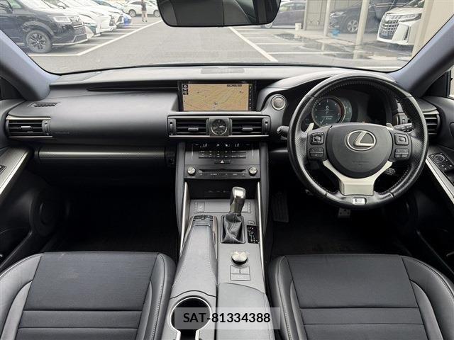 Lexus IS 2017-01 8666387-16