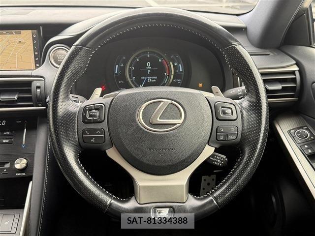 Lexus IS 2017-01 8666387-17