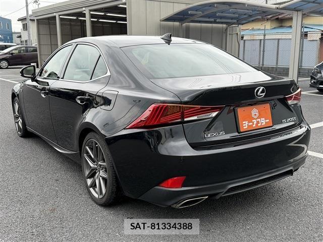 Lexus IS 2017-01 8666387-21