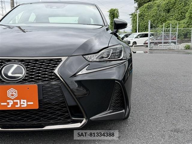 Lexus IS 2017-01 8666387-23