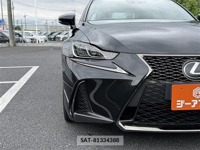 Lexus IS 2017-01 8666387-25