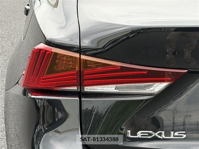 Lexus IS 2017-01 8666387-26
