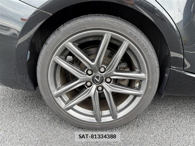 Lexus IS 2017-01 8666387-29
